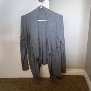 Cute top with metal button to style closed